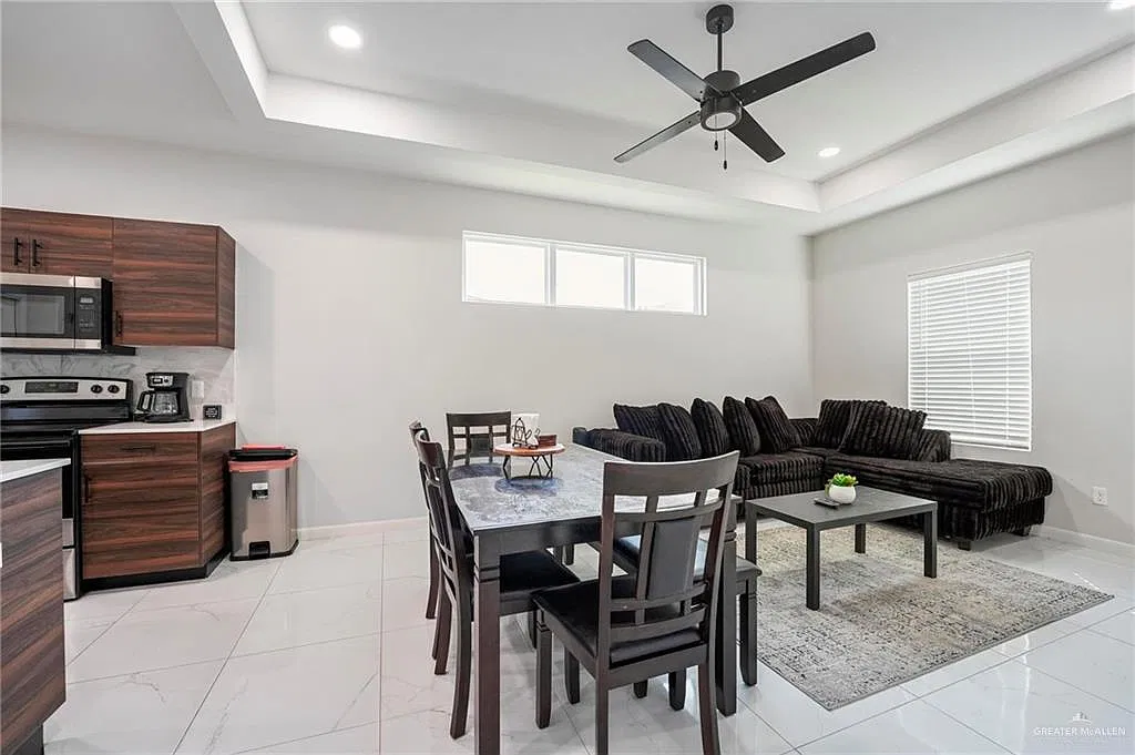 3 bed, 2.0 bath, 1129 sqft, $1,450 — Photo 3