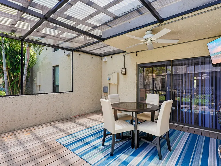 721 SE 1st Way #C11 — Photo 17