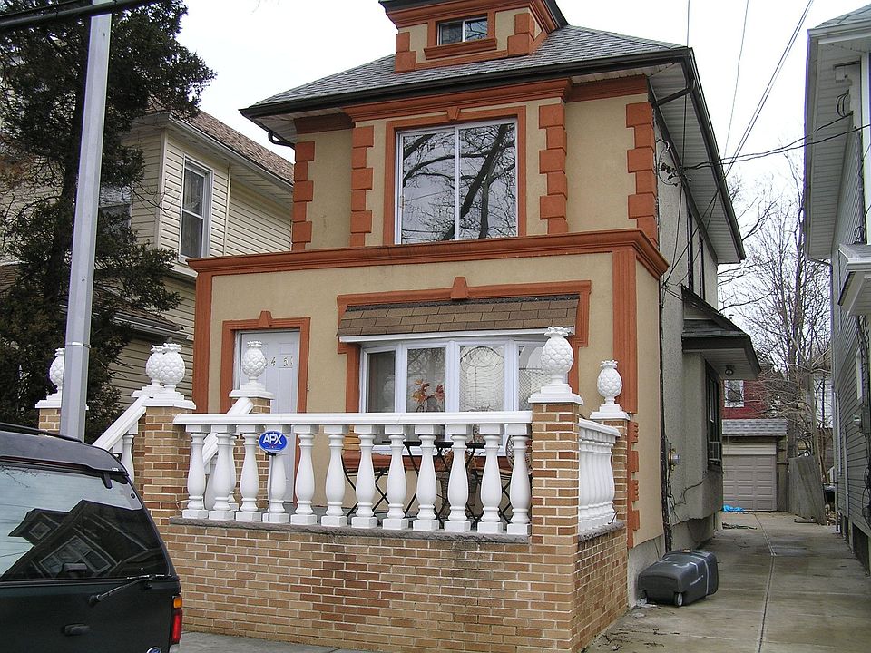 1st image of 10451 142nd St