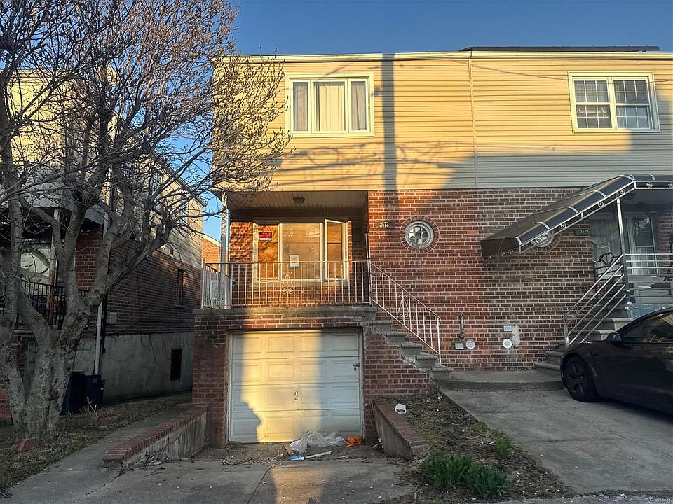 1st image of 2572 Pearsall Ave