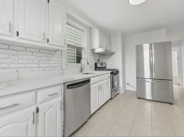 838 Roosevelt Avenue image 7 of 15