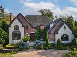 816 Palms Rd, Bloomfield Hills, MI 48304