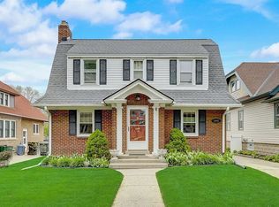 2442 Lefeber Ave, Wauwatosa, WI 53213