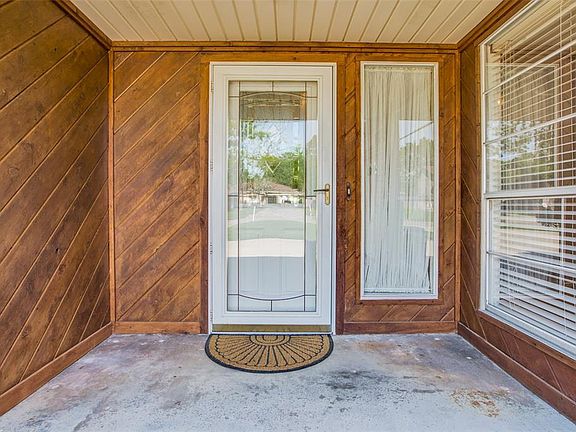 4th image of 207 Banyan Dr