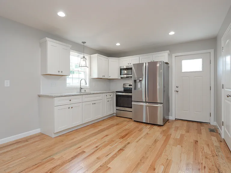 859 Carew St #857 — Photo 7