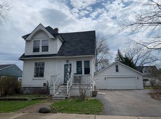 439 N Cook St, Barrington, IL 60010