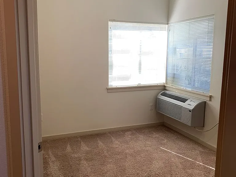 630 NW Kingwood Ave #104 — Photo 17