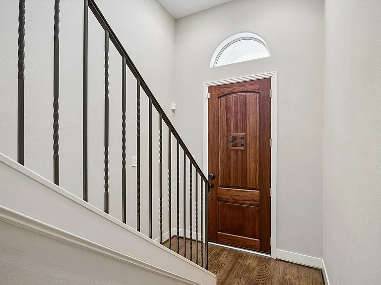 4220 Dickson St — Photo 27