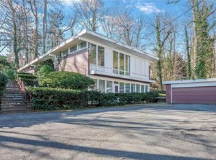 211 E Shore Rd, Great Neck, NY 11023