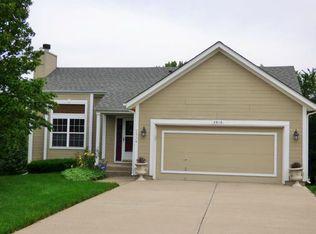 2816 SW Shadow Brook Dr, Blue Springs, MO 64015