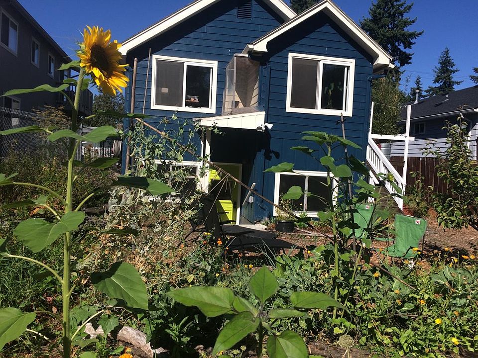 That is the front of the apartment, also known as the back o