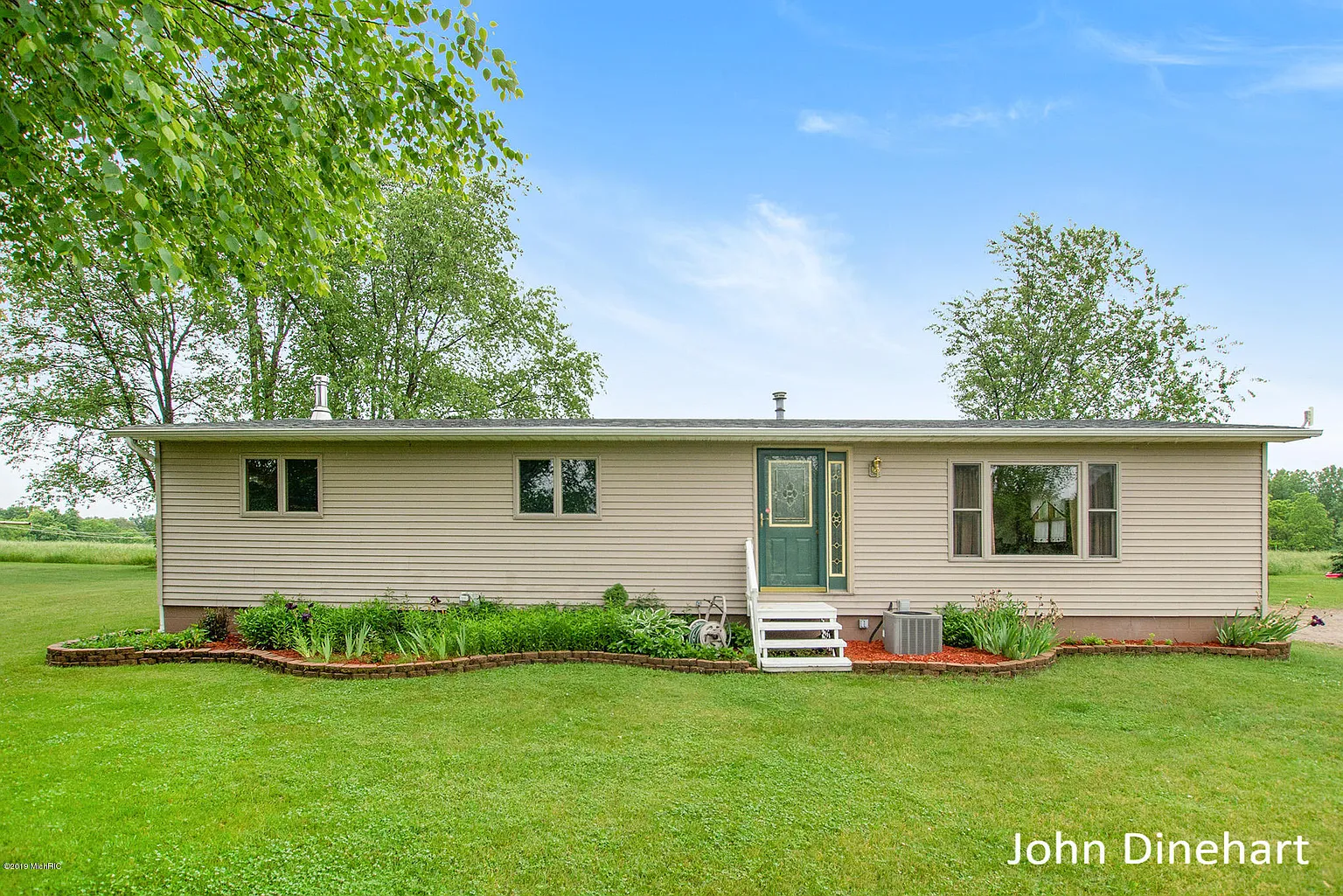 643 W Shore Dr photo 1