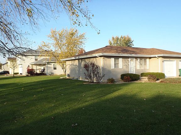 3rd image of 1002 Tower Circle Dr