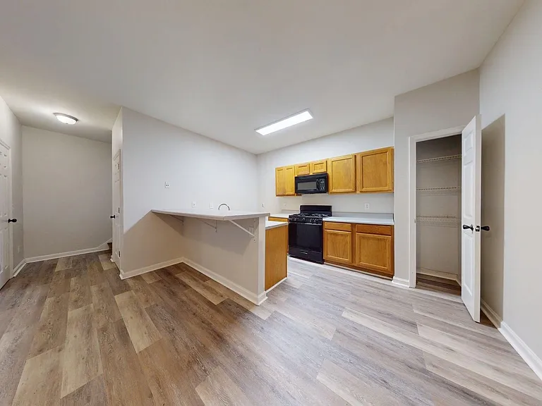 500-502 Greentree Ter — Photo 7