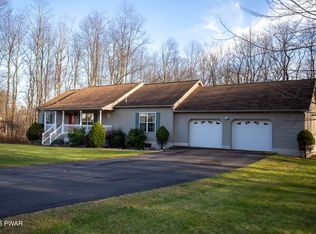 121 Meadowbrook Dr, Moscow, PA 18444