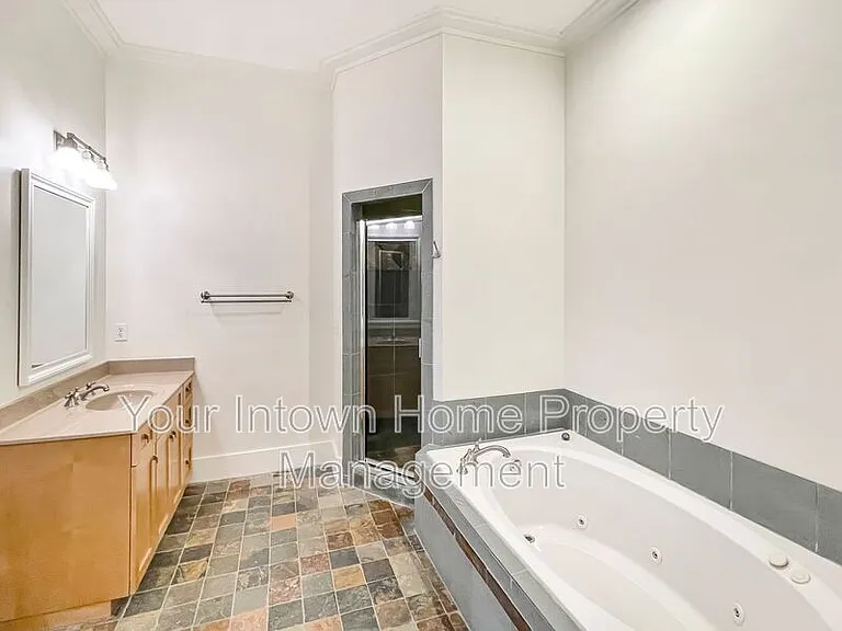 1867 Gordon Mnr NE — Photo 24