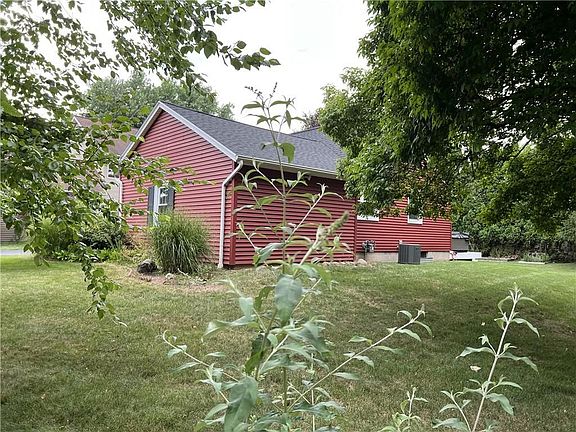 3rd image of 24 Firethorn Ct