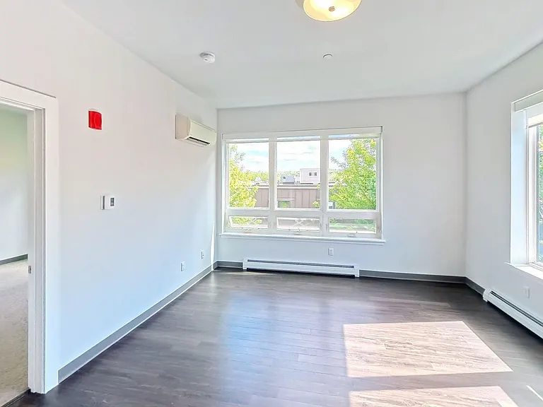 City Lights Modern, Luxury Living in Downtown Winooski — Photo 25
