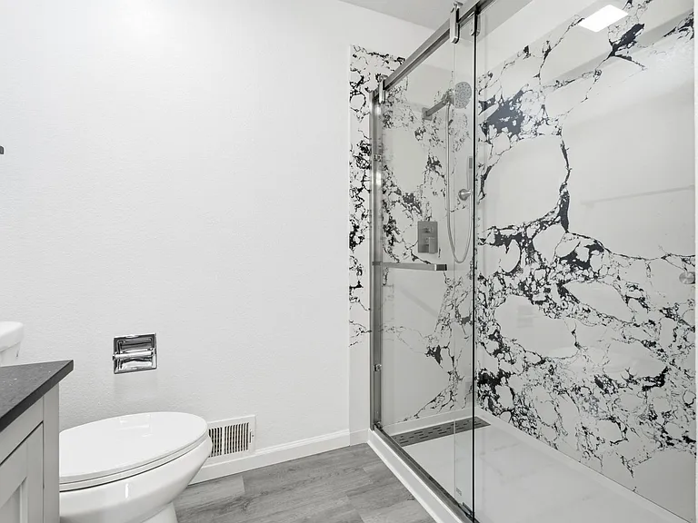800 Locust Dr — Photo 29