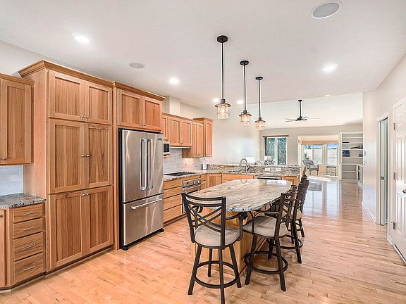 5th image of 1326 Saint Andrews Dr