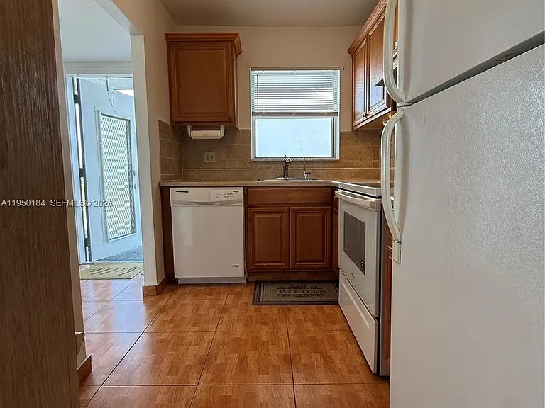 8135 Sunrise Lakes Blvd #302 — Photo 7