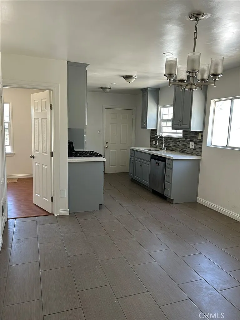 4 bed, 1200 sqft, $3,350 — Photo 3