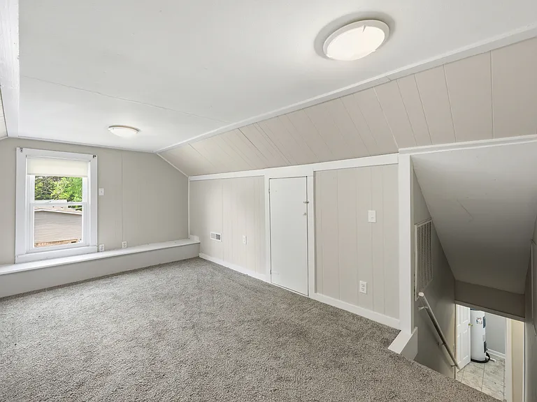 313 Knox St — Photo 13