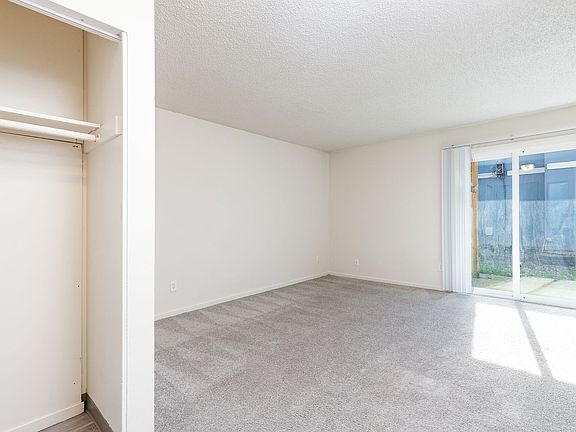 4th image of 8600 SW Scholls Ferry Rd APT 15