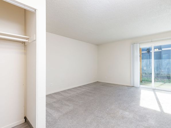 8600 SW Scholls Ferry Rd APT 49