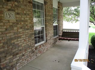 1371 River Trail Dr, Grove City, OH