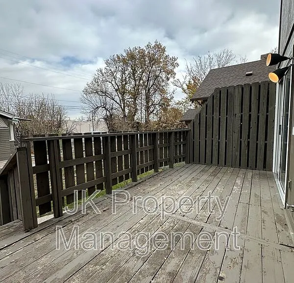 919 1st Ave SW #4 — Photo 6