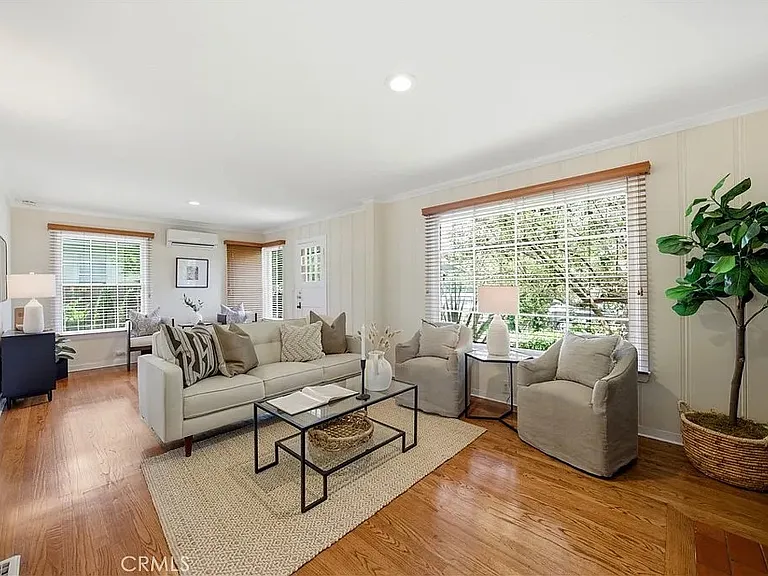 626 Temple Ave — Photo 9