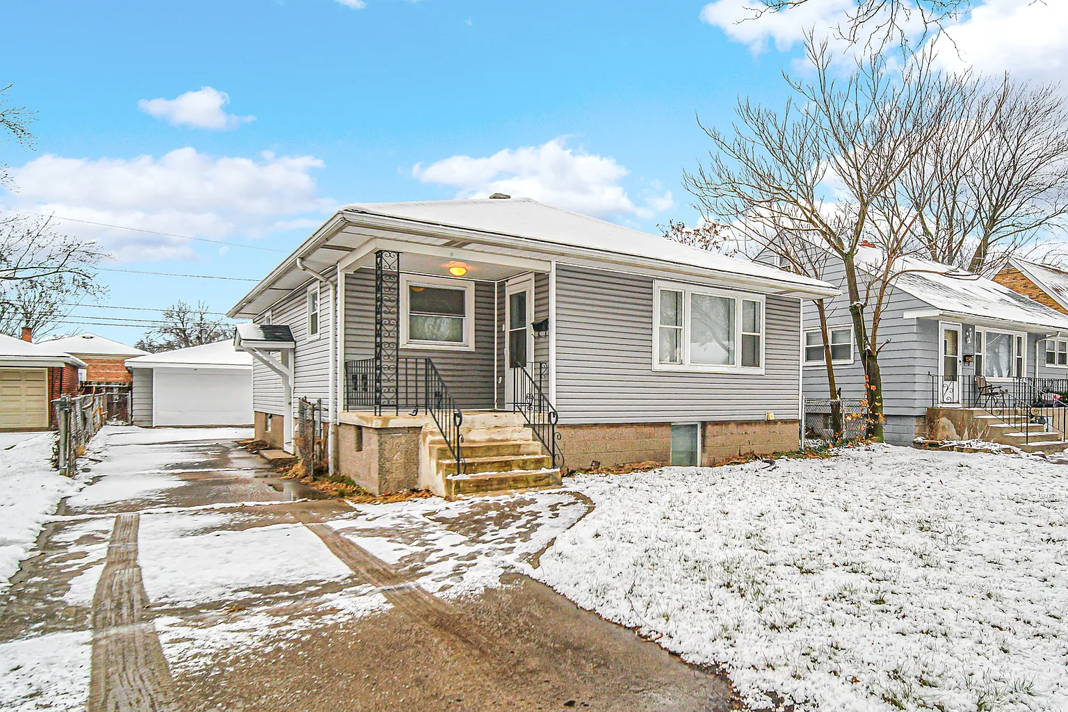 650 Mackinaw Ave photo 1