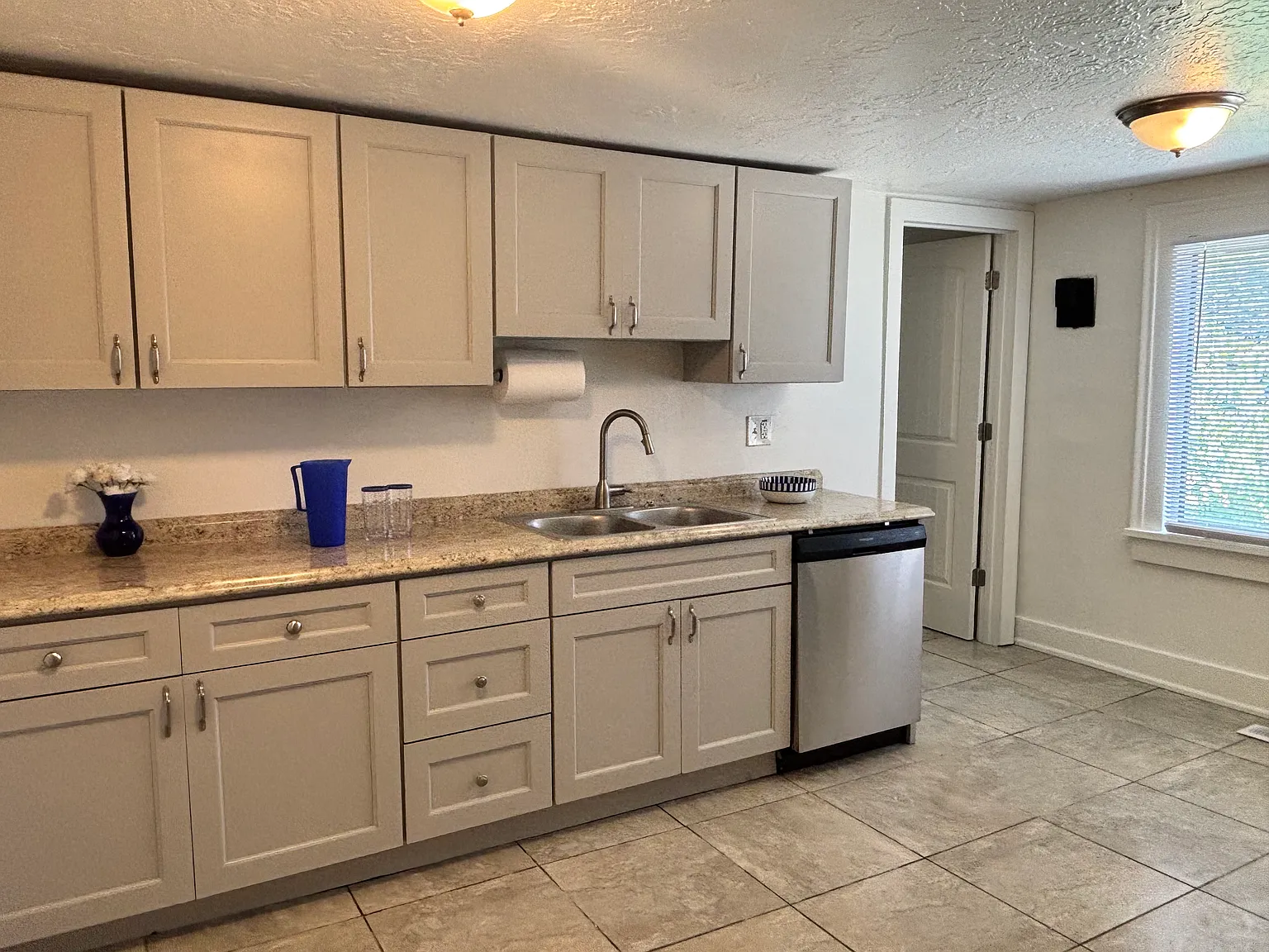 3 bed, 1560 sqft, $1,650 — Photo 1
