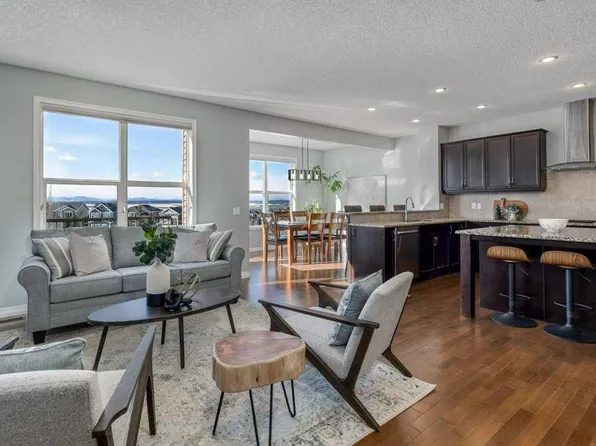 128 E Sunset Park, Cochrane, AB T4C 0N5