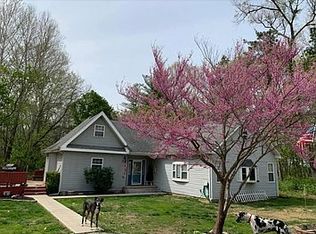 600 N 10th St, Clinton, IN 47842