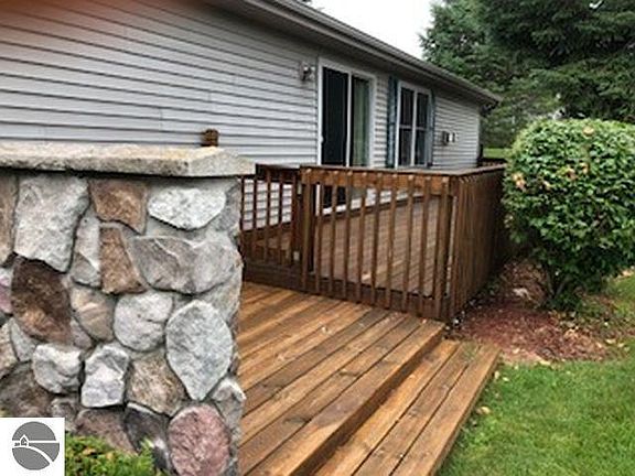 4th image of 3737 Creekside Dr