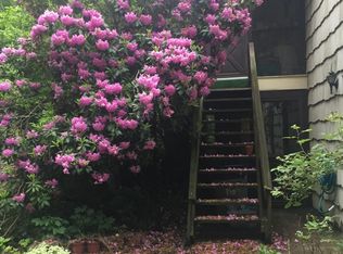 38 Maplecrest Dr, Guilford, CT 06437