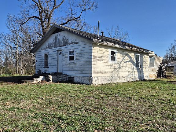 4th image of 18136 Fir Rd