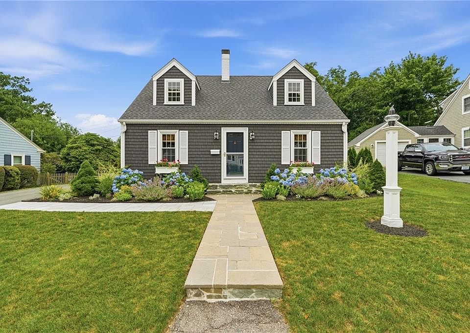 1st image of 33 Nicholson Cres