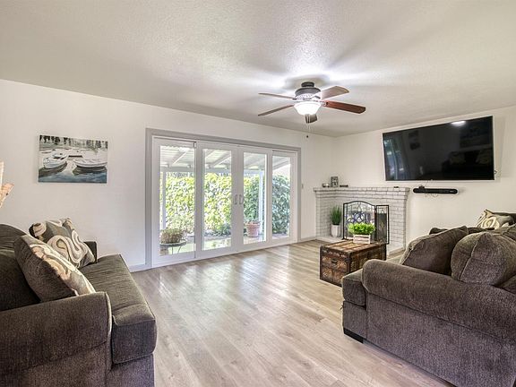3rd image of 5651 Dewey Dr