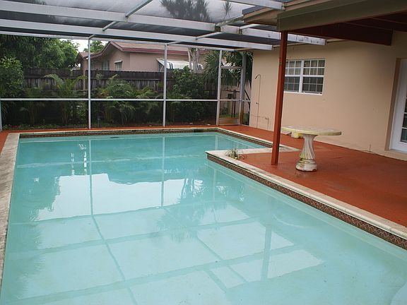 Large Screend pool