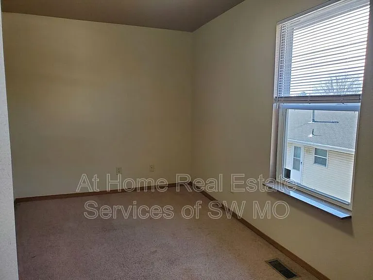 625 W Meadowview Dr #4 — Photo 5
