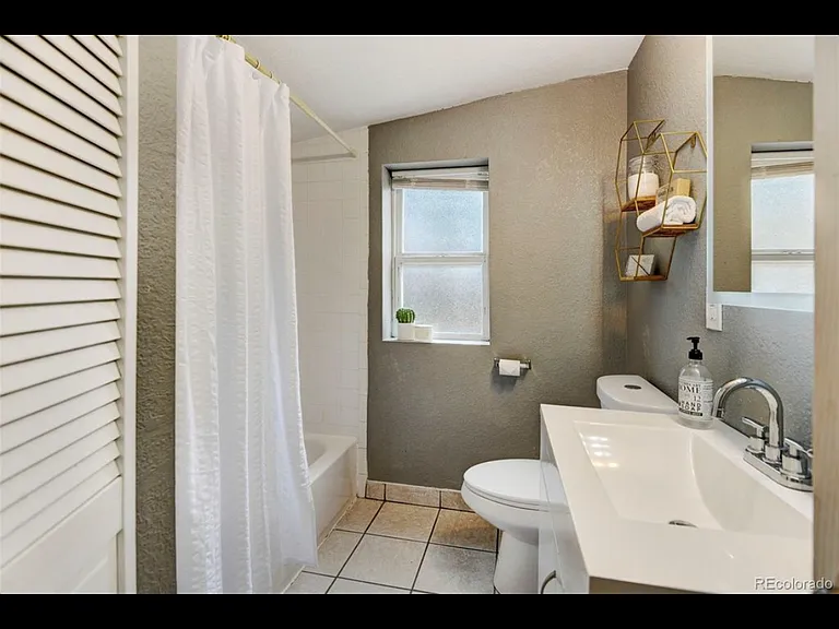 1015 S Newton St — Photo 7