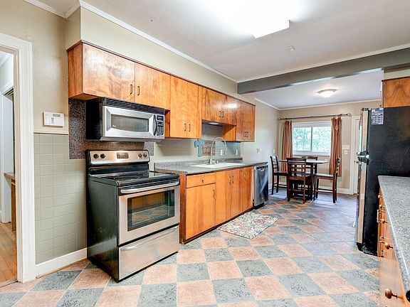 3rd image of 1907 Ridgeway Ln