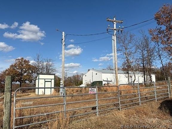 2nd image of 430823 E 1151st Rd