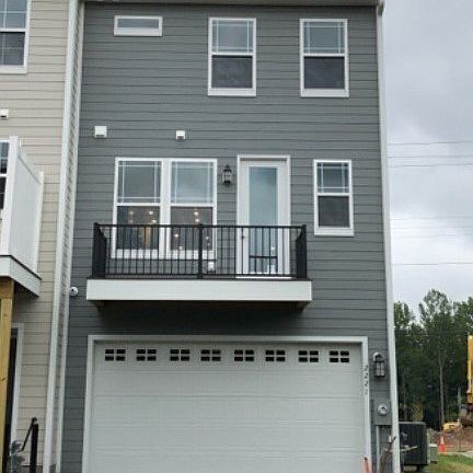 2nd image of 2221 Brindle Ln