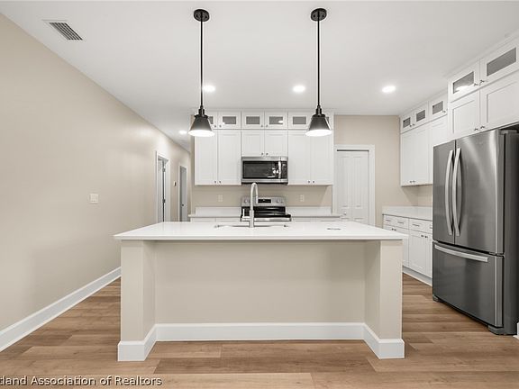 3rd image of 329 Hemlock Ave