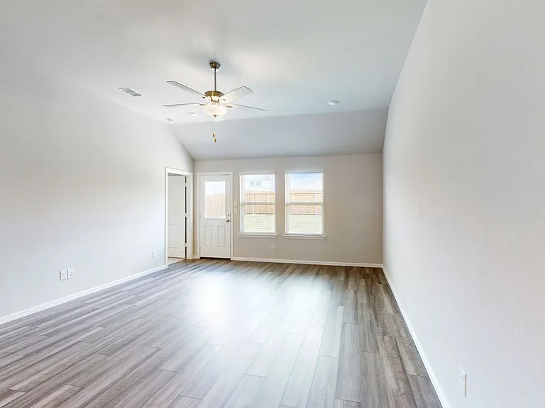 1817 Grassland Dr — Photo 6