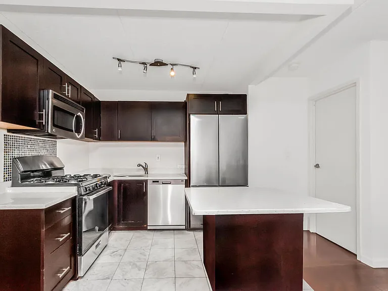 1155 Warburton Ave #8Y — Photo 6